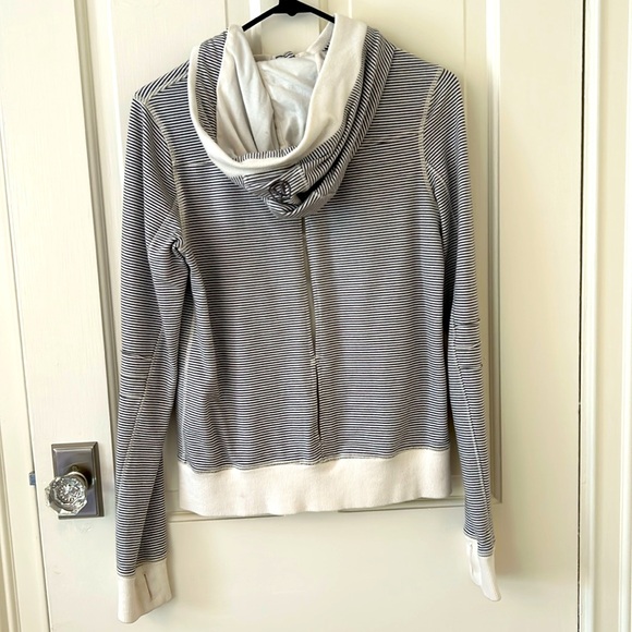 Lululemon zip-up, size 6. Full front zip closure and front pockets. - Picture 2 of 3